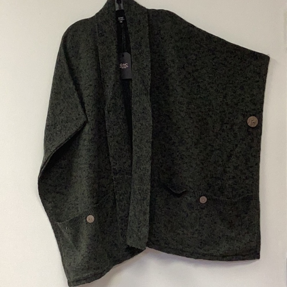 Beautiful open marl poncho with wide pockets at front
